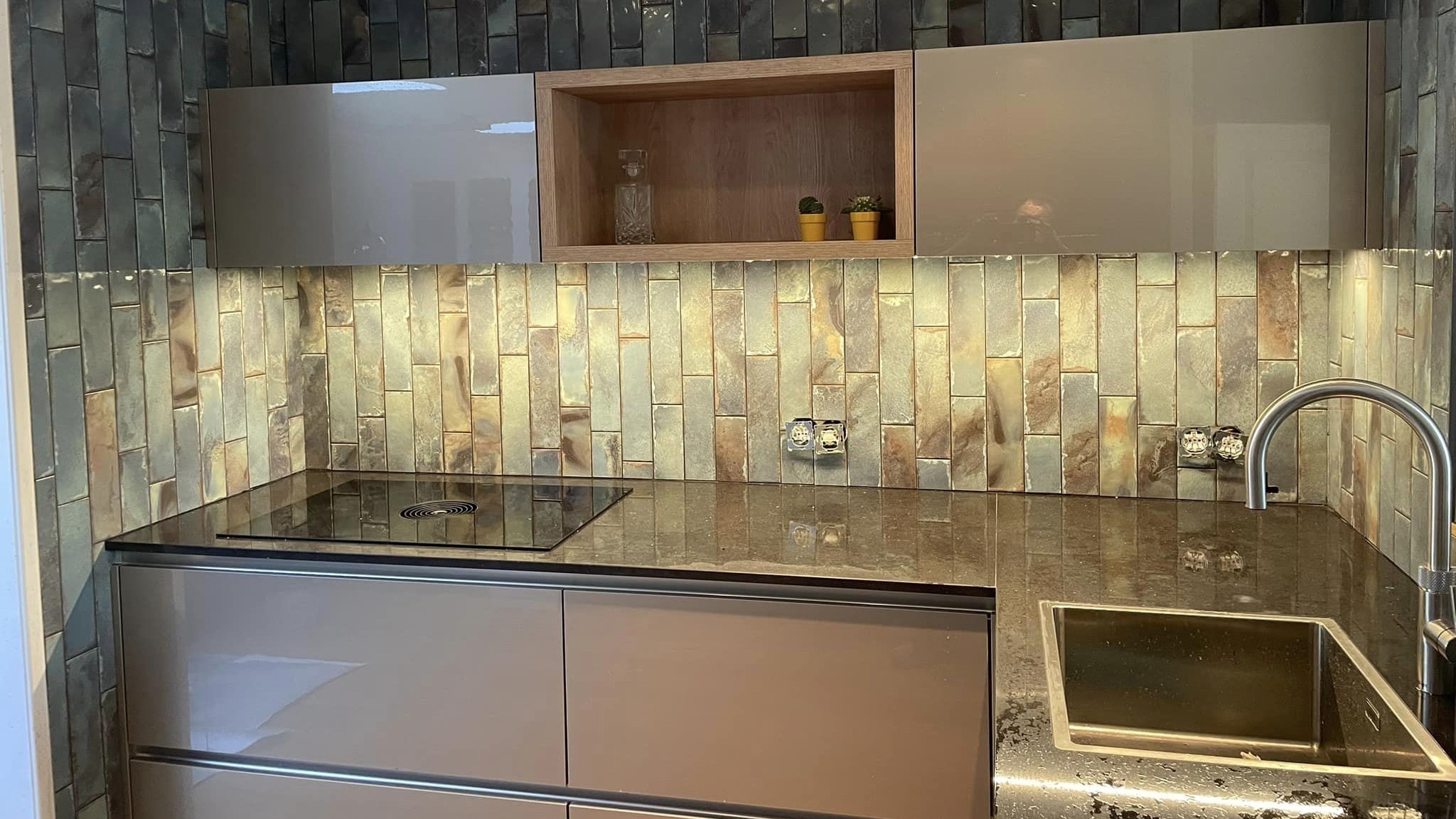 Tegels of stucwerk in de badkamer? Waarom tegels beter zijn 